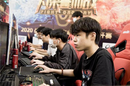 条款上的大 条款上的大